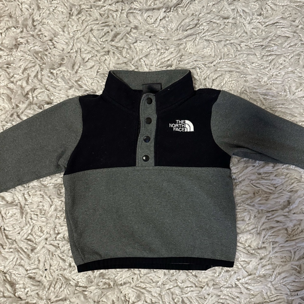 The North Face Infant Gray and Black Fleece Pullover